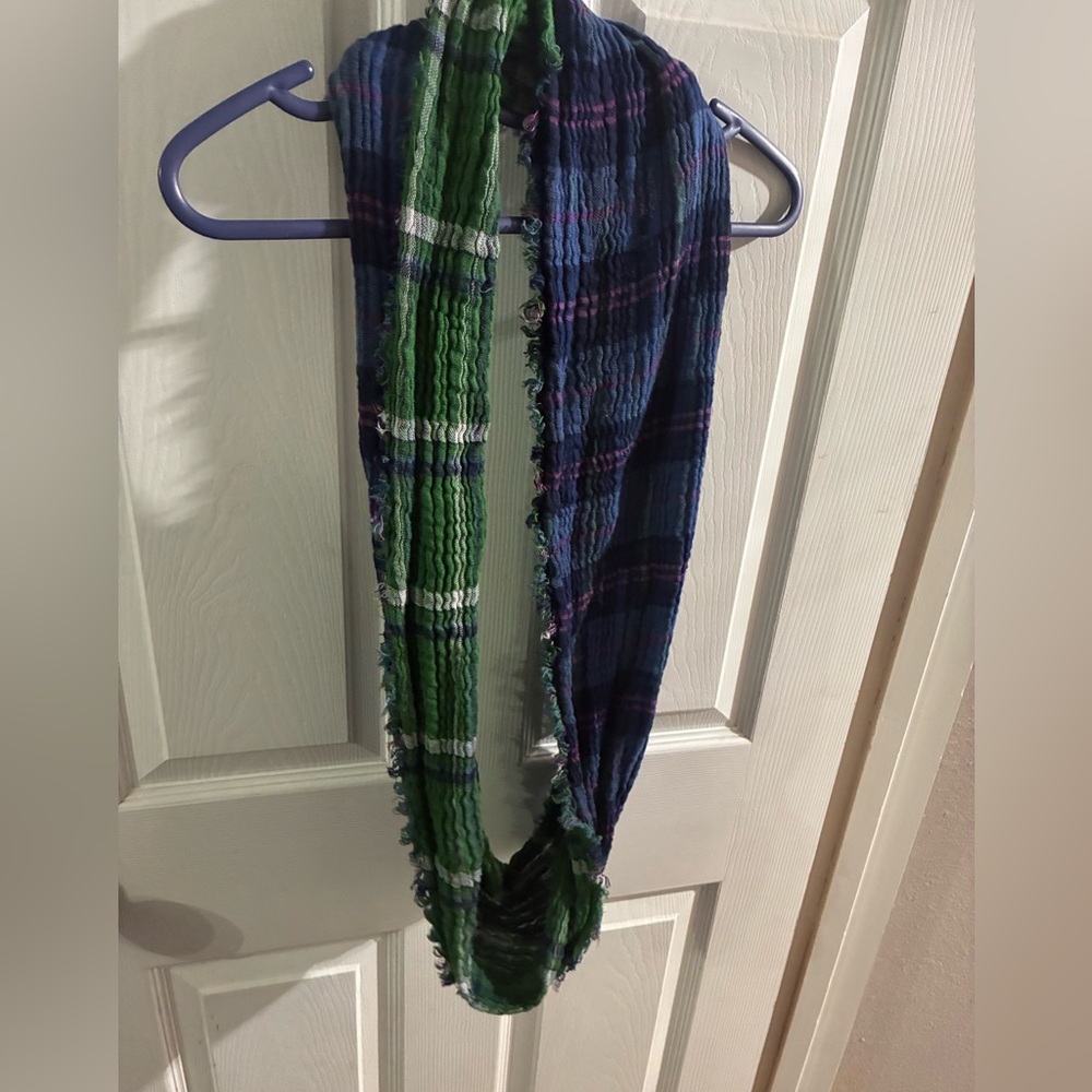 Women’s Plaid Infinity Scarf - Picture 4 of 4